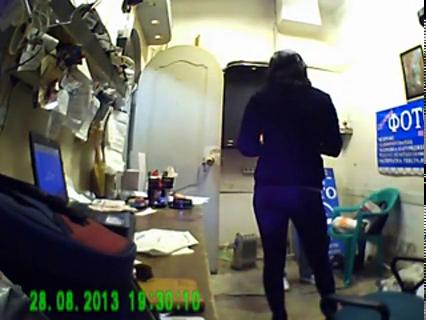 Молодая чеченка вафлит член старого мужика